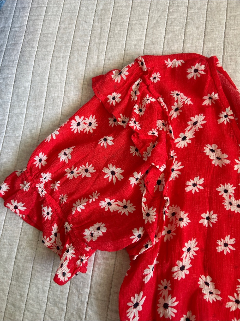 American Eagle red floral crop V faux wrap, ruffle short sleeve BoHo blouse M - Picture 5 of 9